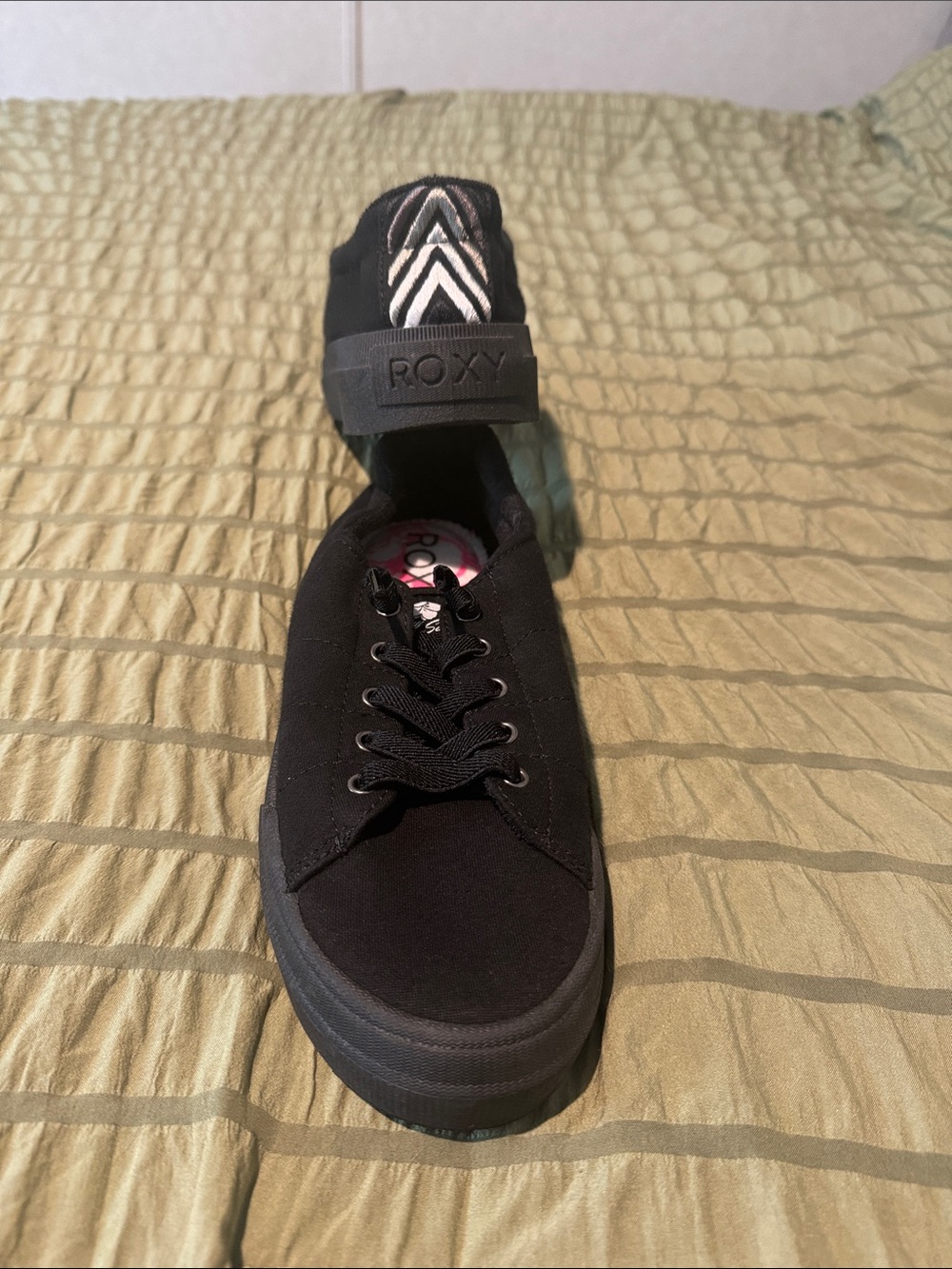 Roxy surf tennis shoes